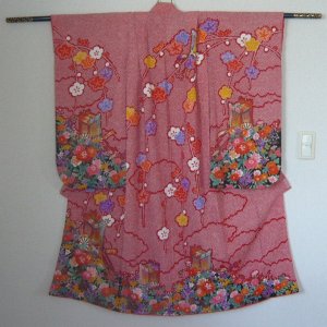 Photo1: Gorgeous shibori(tie-dye) pattern and classic design. Vintage kimono for child