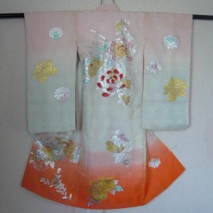 Photo1: Flowers have a presence. lovely design. Vintage kimono for child