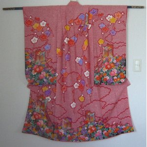 Photo: Gorgeous shibori(tie-dye) pattern and classic design. Vintage kimono for child