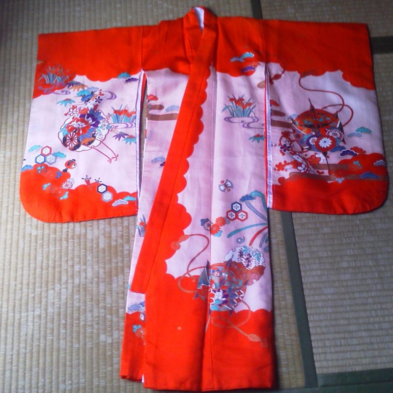 Photo5: Lovely red color and classic design. Vintage kimono for child