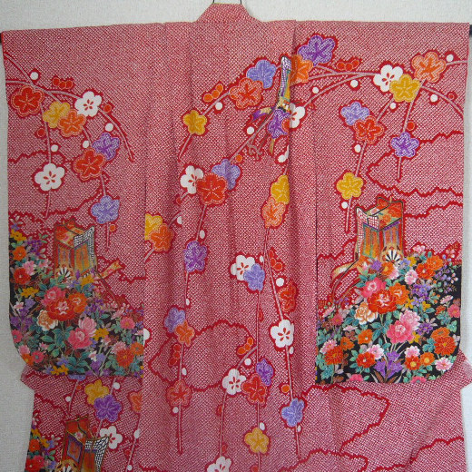 Photo: Gorgeous shibori(tie-dye) pattern and classic design. Vintage kimono for child